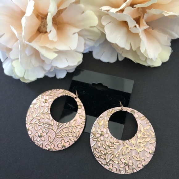 Vintage-Inspired Floral Cutout Disc Earrings – Boho Statement Jewelry - Picture 3 of 4